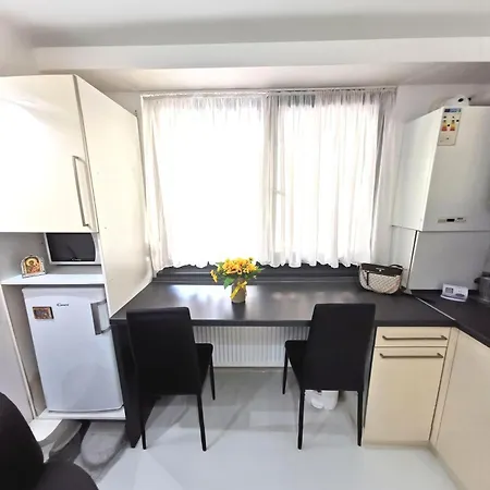 Campus Apartment *